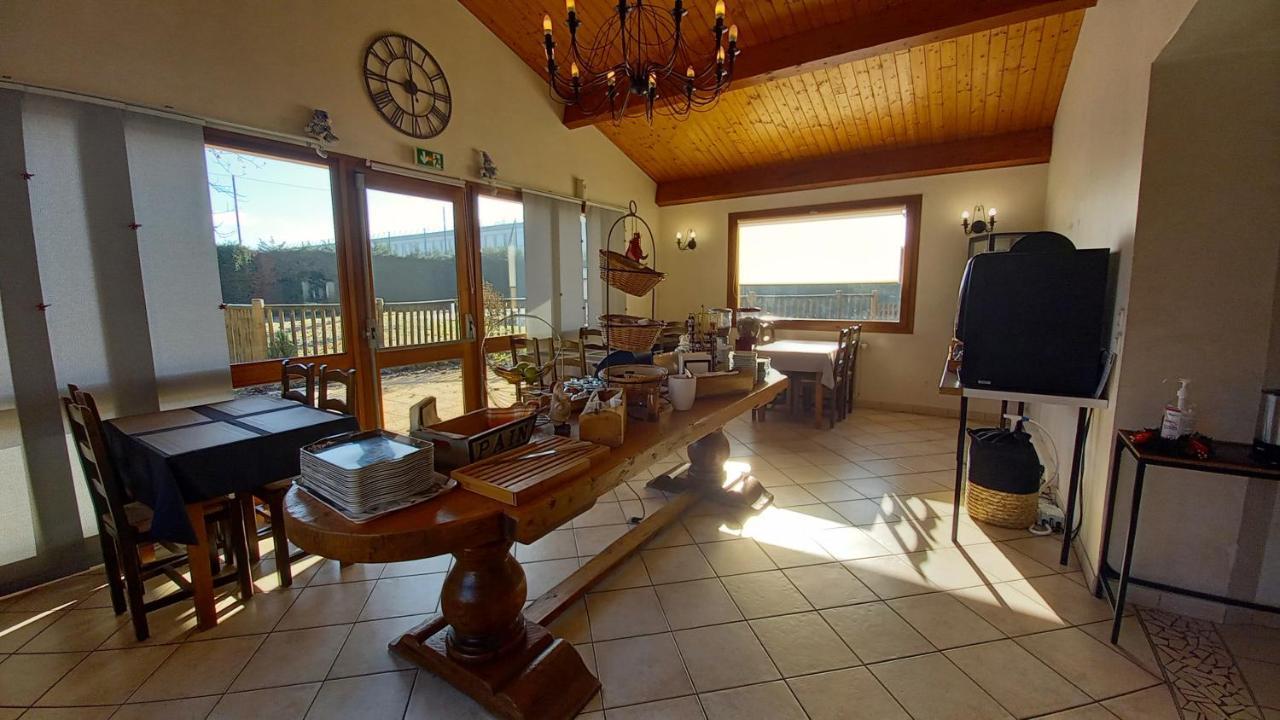 Etesia Hotel Feurs Eksteriør billede